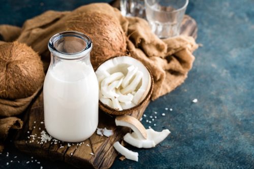 Γάλα καρύδας: Πώς διαφέρει από το νερό καρύδας;