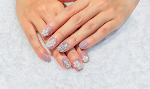 Silver Nail Trend: Το μανικιούρ – «κόσμημα» για τα νύχια σας