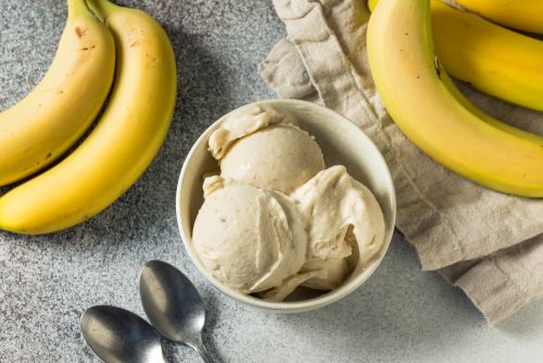 Υγιεινό παγωτό μπανάνα με γιαούρτι