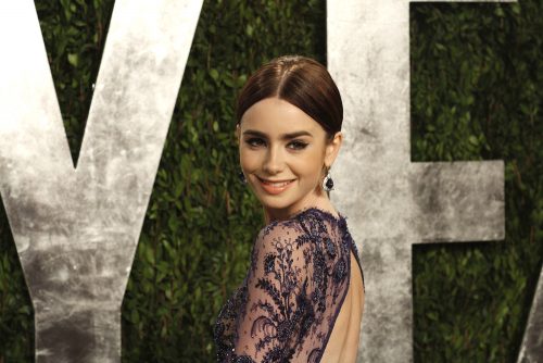 Lily Collins: Τα μαλλιά της θα σας μεταφέρουν στο… Παρίσι