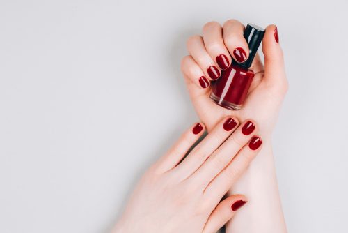 Black Cherry Nails: Το μανικιούρ που θα θέλετε να κάνετε όλο το φθινόπωρο