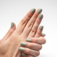 Dirty Martini Nails: Δοκιμάστε το… μεθυστικό nail trend