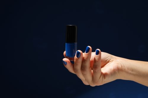 Navy Blue Nails: Το χρώμα νυχιών που θα βλέπετε παντού όλο το φθινόπωρο