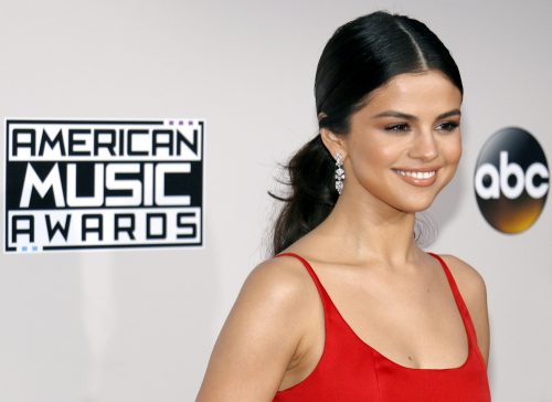 Selena Gomez: Πώς θα υιοθετήσετε κι εσείς τα apple cider nails της