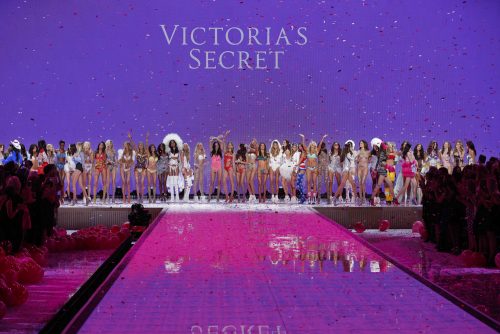 Victoria Secret: Η Ανθή Φακιδάρη εντυπωσίασε στην πασαρέλα