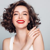 Μαλλιά: Τα hair trends του 2025 είναι σοκαριστικά όμορφα