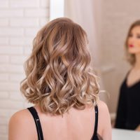 Κοντά μαλλιά: Τα hairstyles που είναι για πολλά κομπλιμέντα