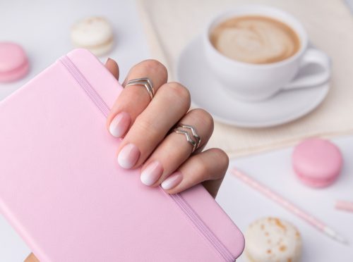 Pink Ombré: Τα nail designs για άκρως χαριτωμένο μανικιούρ