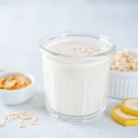 Θρεπτικό smoothie με φυσικοβούτυρο και φρούτα