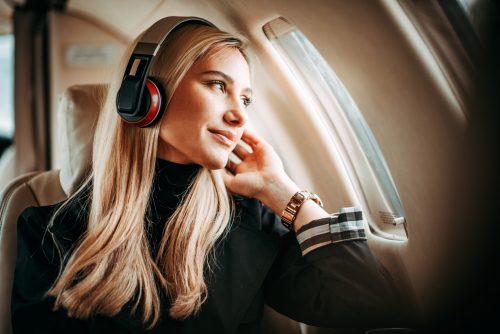 Mid-flight routine: Τα tips που θα «σώσουν» την επιδερμίδα σας κατά τη διάρκεια μιας πτήσης