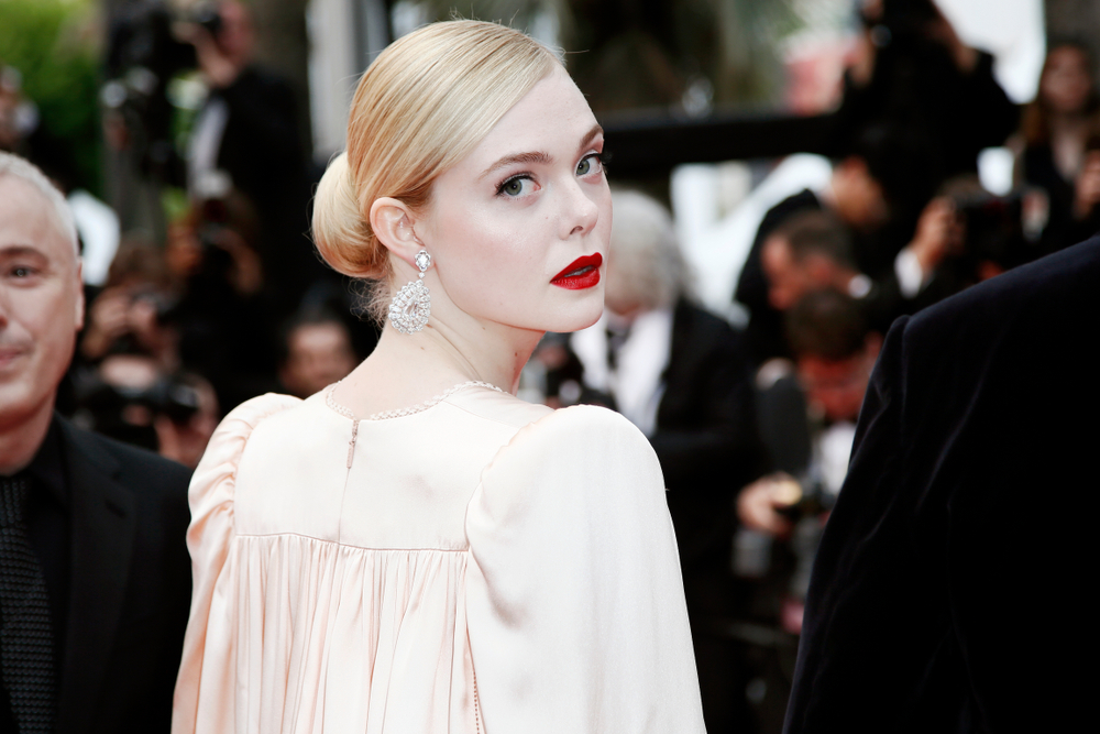 Elle Fanning: Τι είναι το blush blindness που δηλώνει ότι έχει;