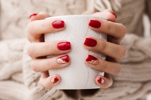 December nails: Τα top χρώματα νυχιών για τις πιο στυλάτες εμφανίσεις του μήνα