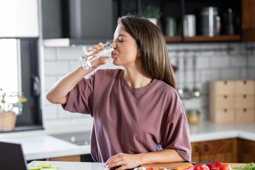 Περισσότερο νερό καλύτερη υγεία; “Εξαρτάται”, λέει νέα έρευνα