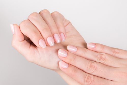 Milky French Manicure: Η εκδοχή του γαλλικού που θα γίνει η αγαπημένη σας