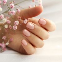 Σας αρέσουν τα τετράγωνα νύχια; Τα nail designs που μπορείτε να υιοθετήσετε