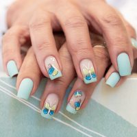 Scrapbook nails: Η ρετρό τάση στα νύχια που θα είναι παντού όλο το 2025