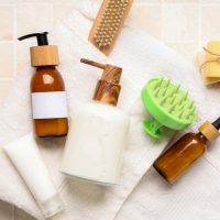 Μαλλιά: Το DIY scrub που θα αναζωογονήσει την επιδερμίδα του κεφαλιού σας