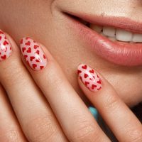 Valentine’s Day Mani: Τα πιο εντυπωσιακά σχέδια στα νύχια