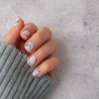 7 φανταστικά nail designs που είναι ιδανικά για την άνοιξη