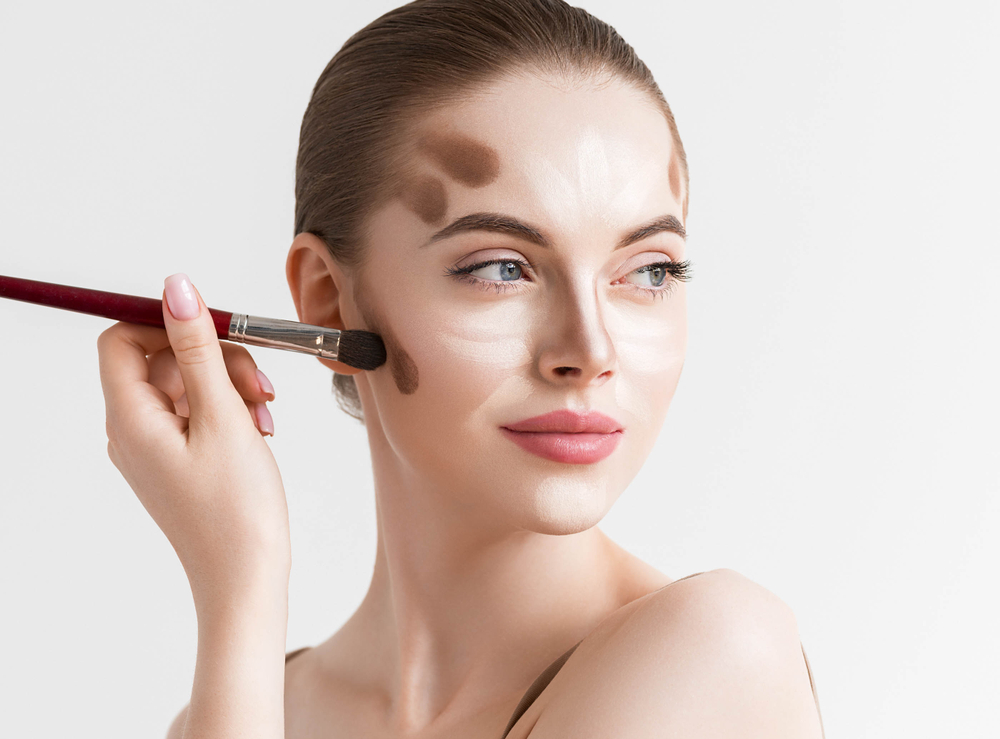 Nose contouring χωρίς μπλεντάρισμα: Η τάση στο μακιγιάζ που είναι trending αυτήν τη στιγμή