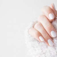 Fluffy nails: Η αμφιλεγόμενη τάση που κάνει τον γύρο του TikTok