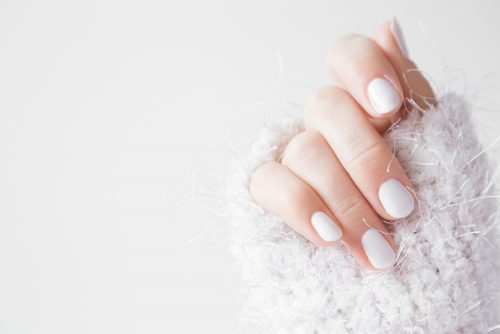 Fluffy nails: Η αμφιλεγόμενη τάση που κάνει τον γύρο του TikTok