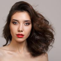 Big hair: 4 tips για να αποκτήσετε σούπερ όγκο στα μαλλιά