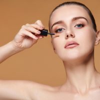 Concealer: Το τρικ μιας celebrity makeup artist για να μη «σπάει»